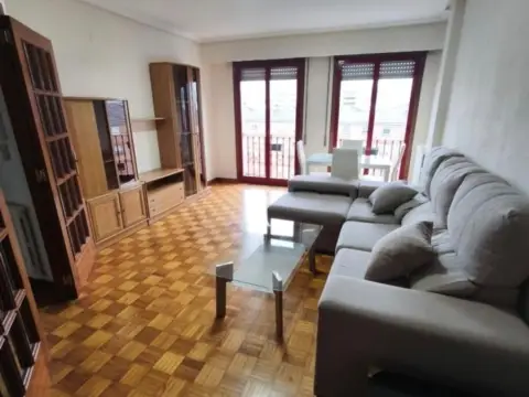 Piso en calle de la Serra Martiña