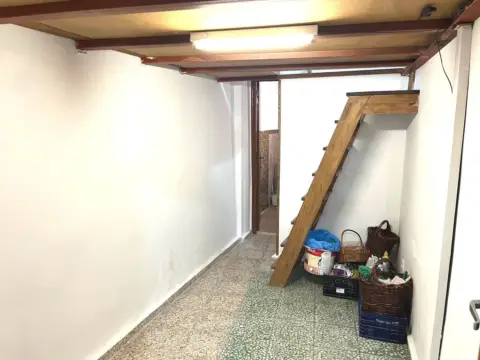 Local comercial en calle de Miguel de la Roca