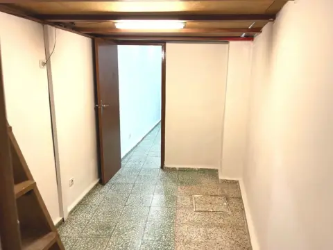 Local comercial en calle de Miguel de la Roca