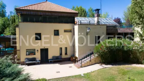 Chalet en calle de Fuente del Cisne, 211