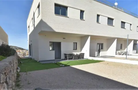 Casa adosada en Carrer Serra de Mariola, 36