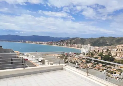 Casa adosada en Carrer Serra de Mariola, 36