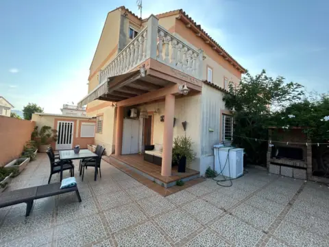 Casa adosada en La Vega - Marenyet