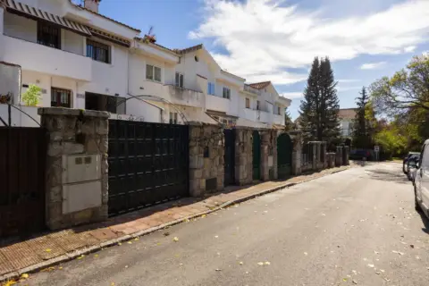 Casa adosada en Avenida de Vigo, 45