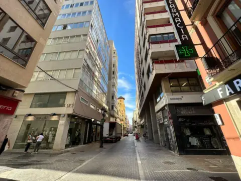 Oficina en calle en Medio