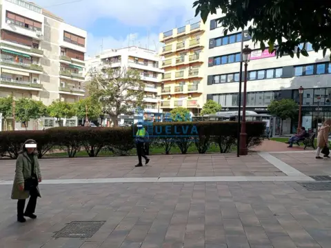 Almacén en calle del Puerto
