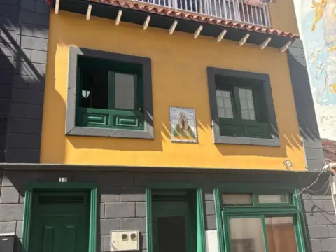 Casa adosada en calle de la Peñita