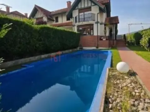 Casa adosada en Otañes-Baltezana-Ontón