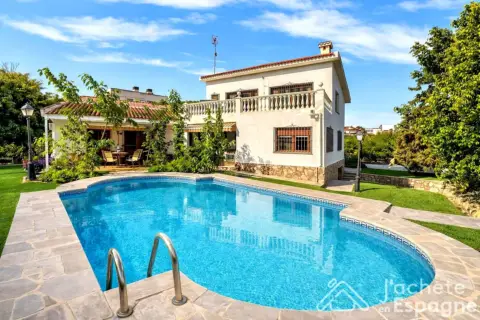 Chalet en calle Carrer Dels Cedres