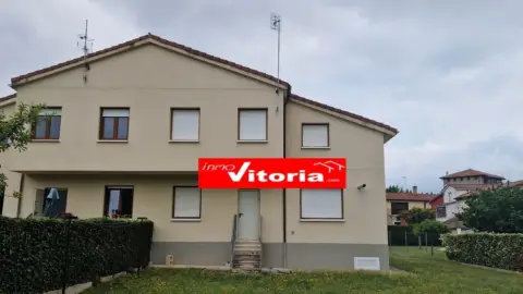Casa adosada en calle de la Iglesia