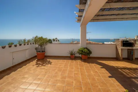 Casa adosada en calle Maro