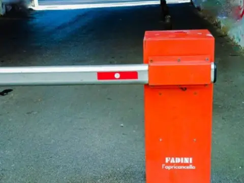 Nave industrial en calle del Arquitecto Tioda, 6