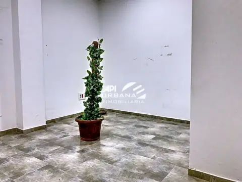 Local comercial en Avenida del Parque