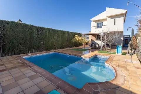 Chalet en calle de Granada, 3