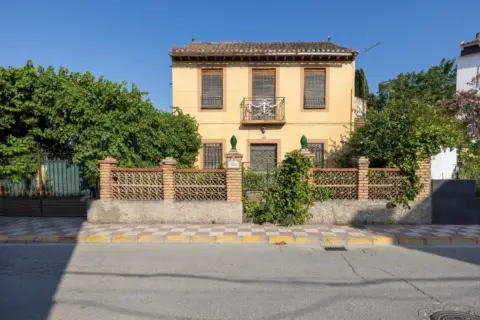Casa en Carrera de la Virgen, 30
