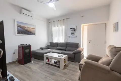 Casa pareada en calle de Periana, 8