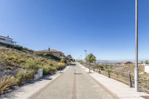 Terreno en calle Churriana de la Vega, 10