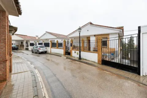 Chalet en calle de Rumanía, 11