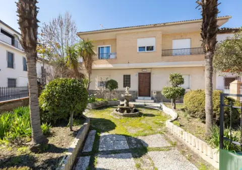 Casa en Avenida de la Constitución, 1