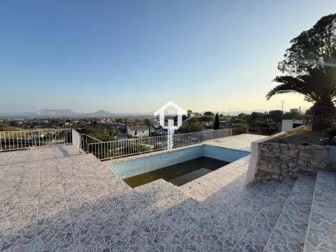 Chalet en Avenida del Pla Olivera