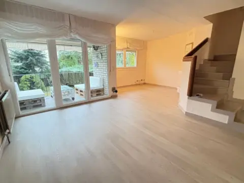 Casa pareada en calle de Nebli