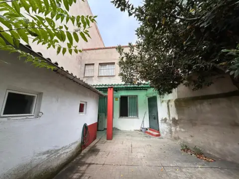 Casa pareada en Plaza de la Virgen de la Antigua, 7