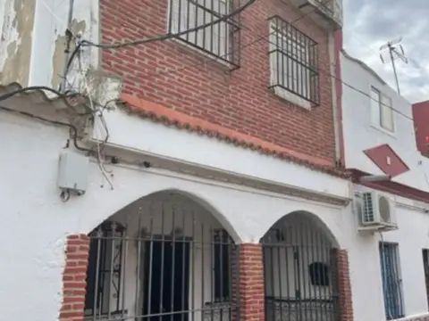 Casa adosada en calle del Ferrobús, 10