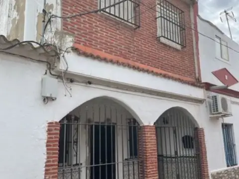 Casa adosada en calle del Ferrobús, 10