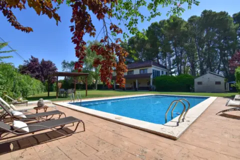 Chalet en Urbanización Aguasol