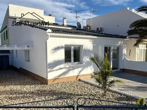 Casa pareada en calle de Costa Garraf