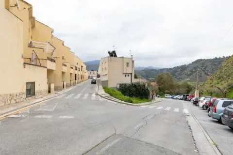 Casa adosada en Cenes de La Vega