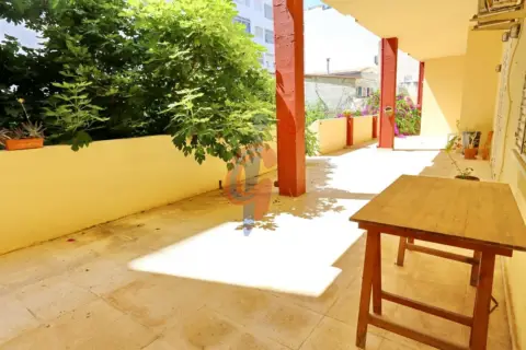 Local comercial en Carrer de les Arenes, 32