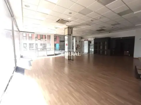 Local comercial en Avenida Santa Ana