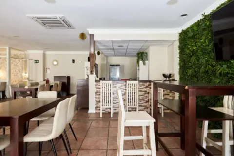Local comercial en Avenida de San Juan de la Cruz, 20