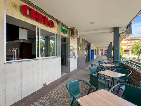 Local comercial en calle del Pintor Moreda, 17