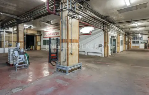 Nave industrial en La Serra de Galliners