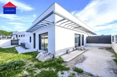 Casa pareada en calle Doñana