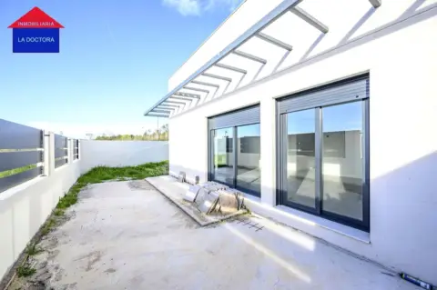 Casa pareada en calle Doñana