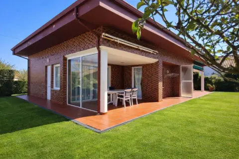 Casa pareada en calle de Torrelavega