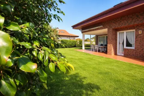 Casa pareada en calle de Torrelavega
