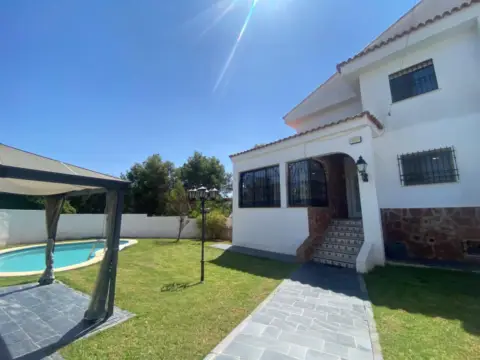 Casa pareada en calle Islas Baleares