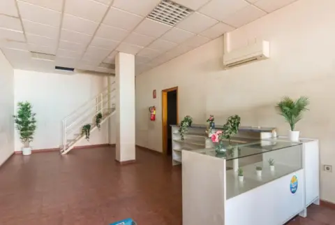 Local comercial en calle de Alonso de Ojeda