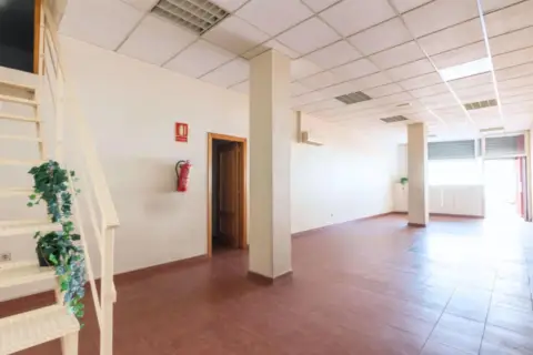 Local comercial en calle de Alonso de Ojeda