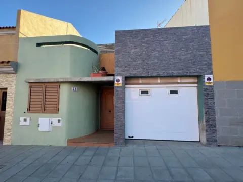 Casa adosada en calle Che Guevara