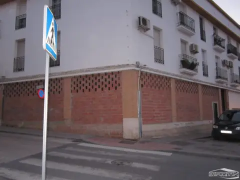 Local comercial en Avenida de la Infancia, 6