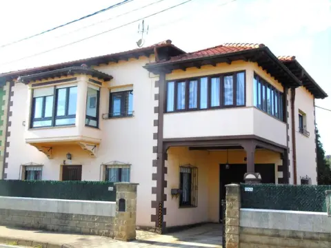 Casa pareada en Revilla