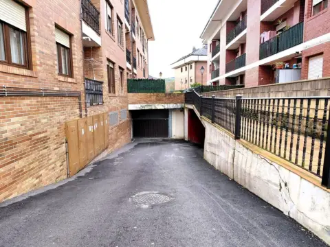 Garaje en Saron