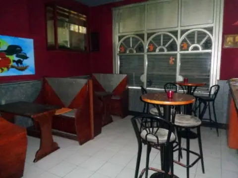 Local comercial en Cuatro Caminos