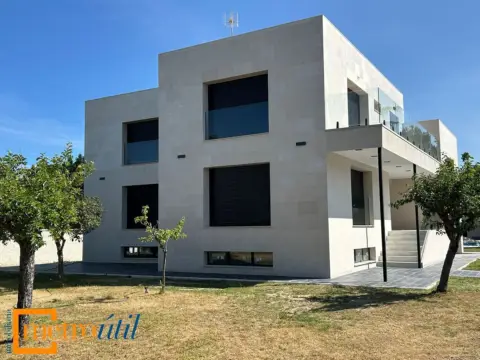 Chalet en Avenida de Villamayor
