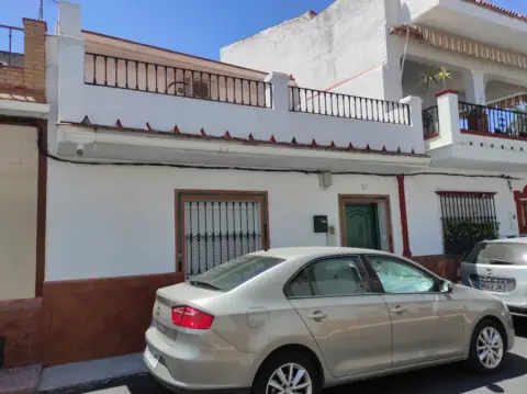 Casa adosada en calle de Alicante, 13